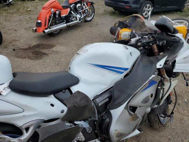 JS1GX72AX92103396 - 2009 SUZUKI GSX1300 R WHITE photo 5