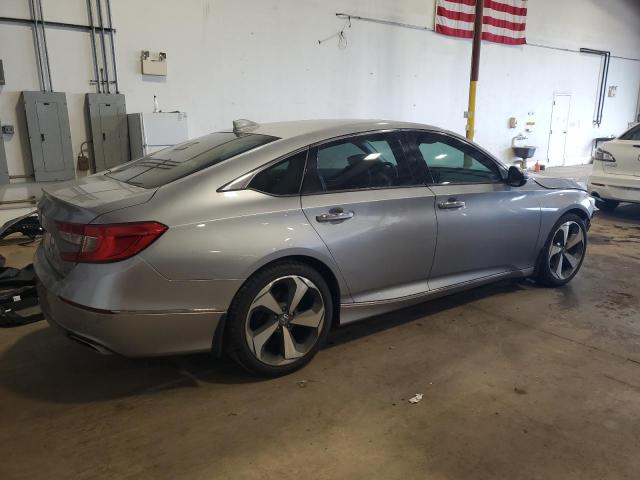 1HGCV2F94JA054169 - 2018 HONDA ACCORD TOURING SILVER photo 3