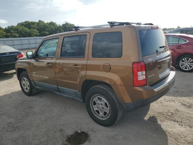 1J4NF4GB2BD172619 - 2011 JEEP PATRIOT LATITUDE BROWN photo 2