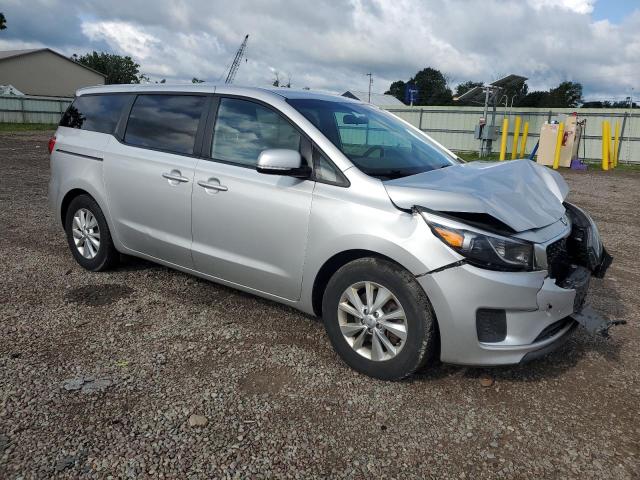 KNDMB5C15H6306732 - 2017 KIA SEDONA LX SILVER photo 4