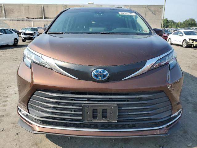 5TDYRKEC3MS070182 - 2021 TOYOTA SIENNA XLE BROWN photo 5