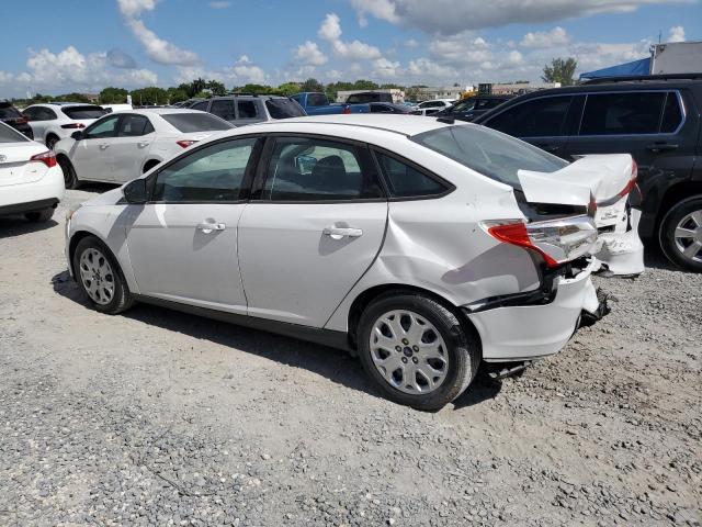 1FAHP3F28CL404388 - 2012 FORD FOCUS SE WHITE photo 2