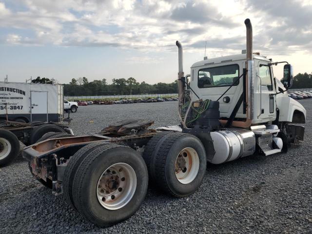 1M1AN07Y4HM025473 - 2017 MACK 600 CHU600 WHITE photo 4