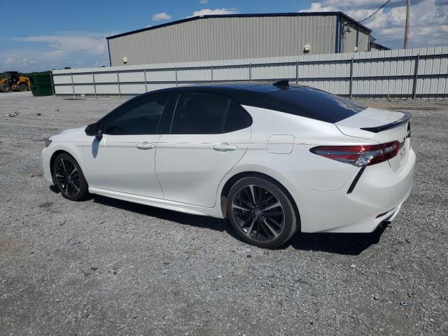 4T1BZ1HK2KU030991 - 2019 TOYOTA CAMRY XSE WHITE photo 2