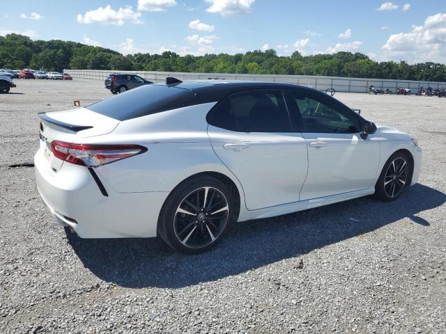 4T1BZ1HK2KU030991 - 2019 TOYOTA CAMRY XSE WHITE photo 3