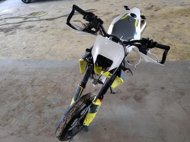 VBKUSV408NM736234 - 2022 HUSQVARNA SUPERMOTO TWO TONE photo 9