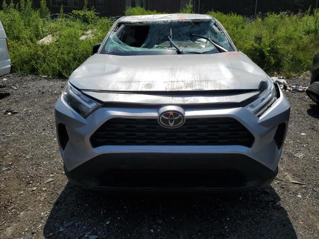 2T3F1RFV0RC457951 - 2024 TOYOTA RAV4 LE 灰色 照片 5