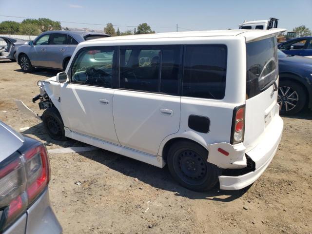 JTLKT334840151579 - 2004 TOYOTA SCION XB WHITE photo 2