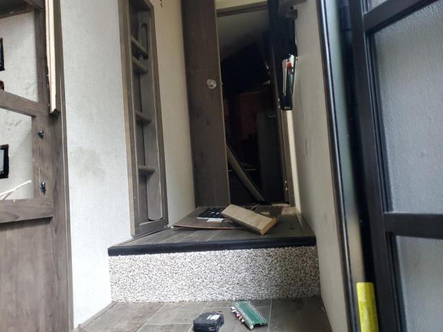 4YDF38526JA742406 - 2018 KEYSTONE MONTANA TAN photo 5