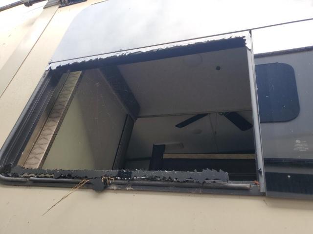 4YDF38526JA742406 - 2018 KEYSTONE MONTANA TAN photo 9