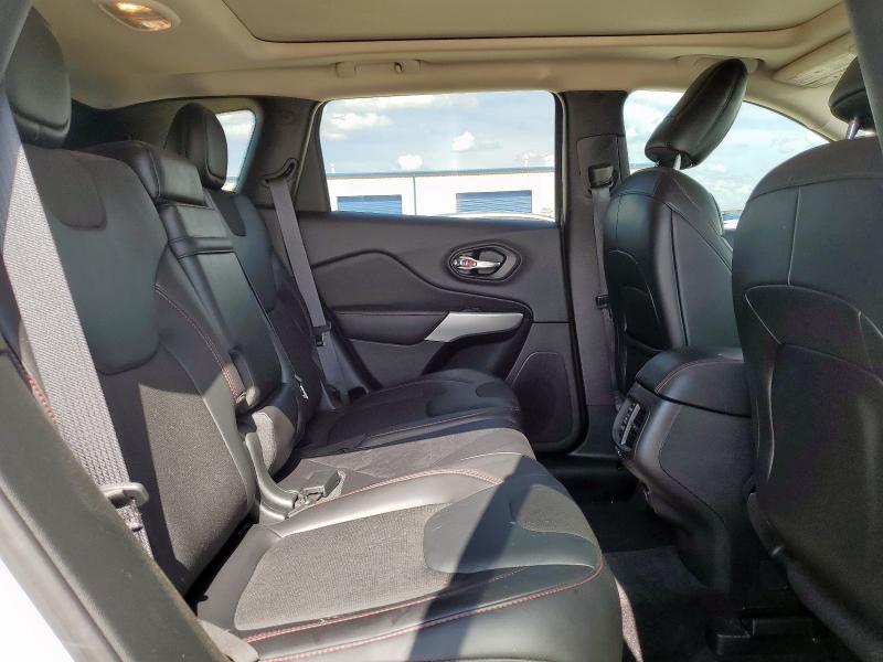 1C4PJMBS8HW631962 - 2017 JEEP CHEROKEE TRAILHAWK Белый фото 11