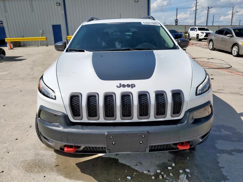 1C4PJMBS8HW631962 - 2017 JEEP CHEROKEE TRAILHAWK Белый фото 5