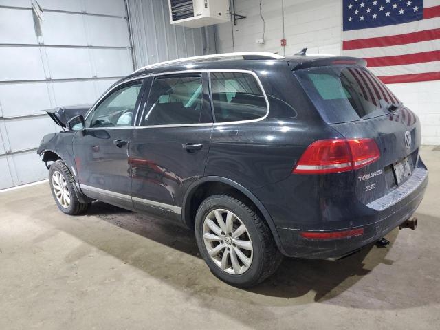 WVGFF9BP2CD004583 - 2012 VOLKSWAGEN TOUAREG V6 BLACK photo 2