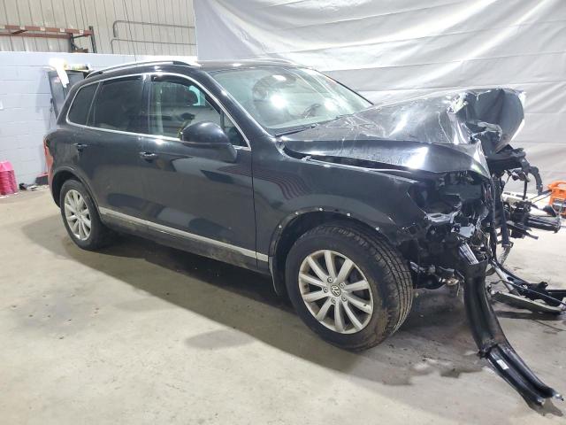 WVGFF9BP2CD004583 - 2012 VOLKSWAGEN TOUAREG V6 BLACK photo 4