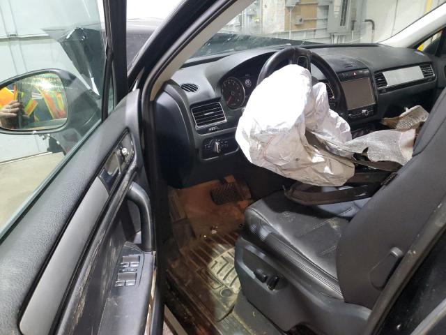WVGFF9BP2CD004583 - 2012 VOLKSWAGEN TOUAREG V6 BLACK photo 8