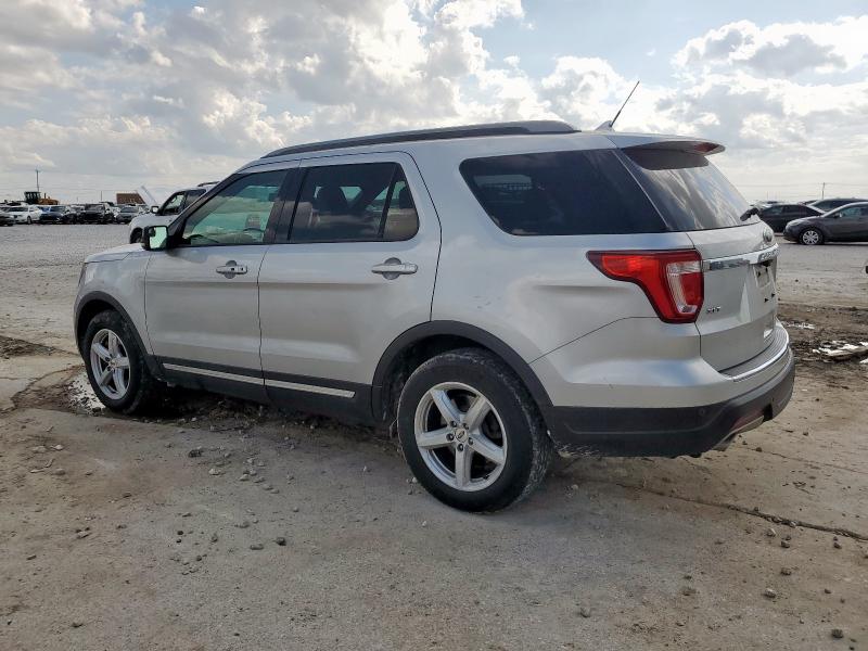 1FM5K7D81JGA76601 - 2018 FORD EXPLORER XLT Gümüş foto 2
