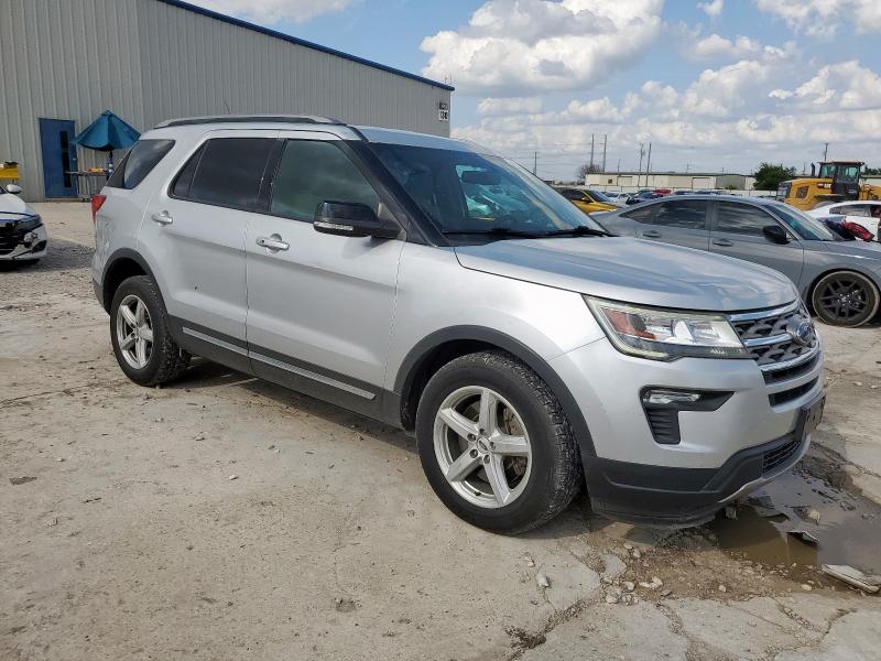 1FM5K7D81JGA76601 - 2018 FORD EXPLORER XLT Gümüş foto 4