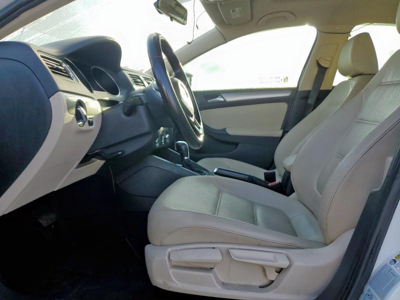 3VWDB7AJ2HM386437 - 2017 VOLKSWAGEN JETTA SE WHITE photo 7