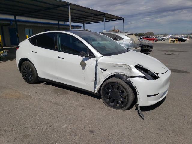 7SAYGDEE2PF878568 - 2023 TESLA MODEL Y Weiß Foto 4