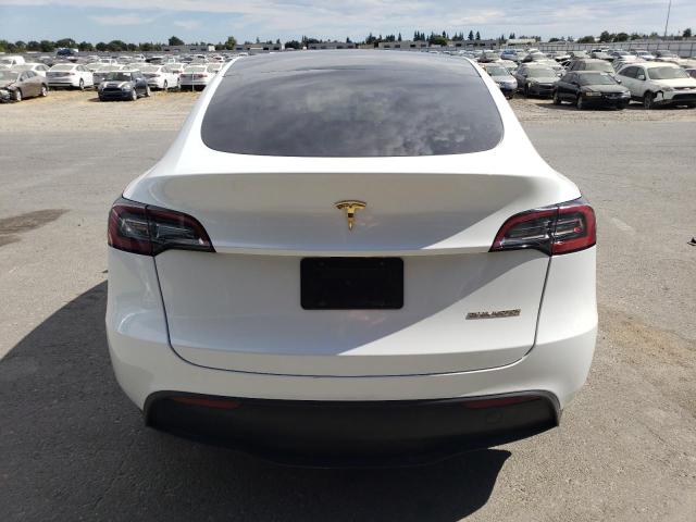 7SAYGDEE2PF878568 - 2023 TESLA MODEL Y Weiß Foto 6