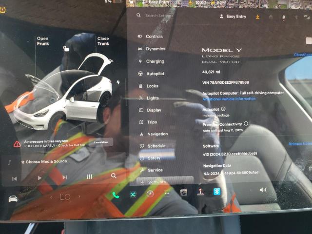 7SAYGDEE2PF878568 - 2023 TESLA MODEL Y Weiß Foto 9