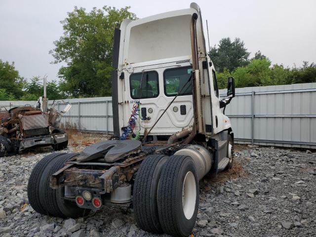 1FUBGEDV5FLGH4666 - 2015 FREIGHTLINER CASCADIA 1 WHITE photo 4