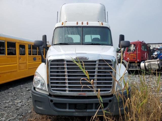 1FUBGEDV5FLGH4666 - 2015 FREIGHTLINER CASCADIA 1 WHITE photo 9