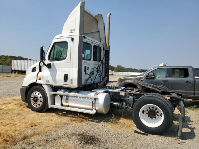 1FUBGADV6CLBL7118 - 2012 FREIGHTLINER CASCADIA 1 WHITE photo 3