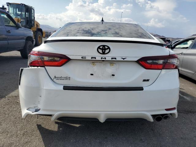 4T1G11AK7RU234509 - 2024 TOYOTA CAMRY SE NIGHT SHADE WHITE photo 6
