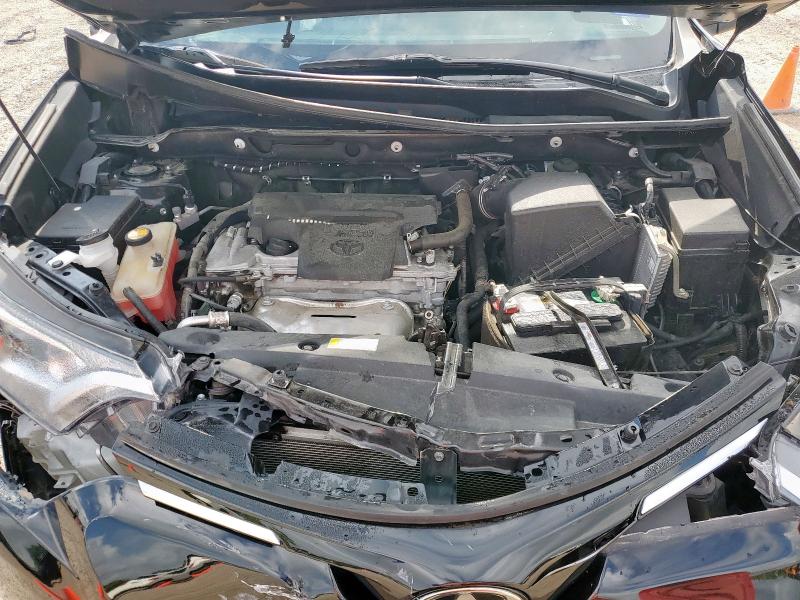 2T3ZFREV3JW482166 - 2018 TOYOTA RAV4 LE Schwarz Foto 12