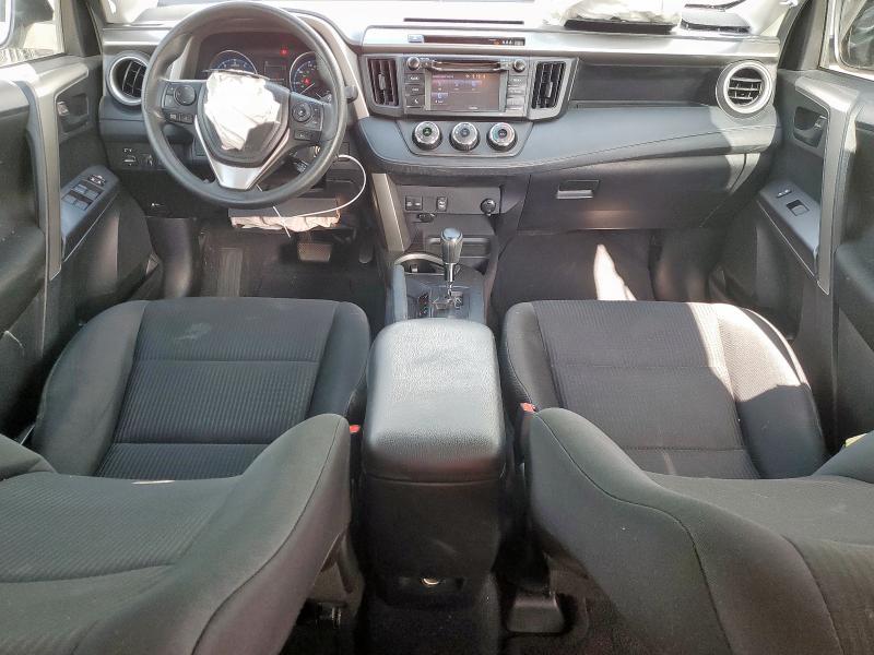 2T3ZFREV3JW482166 - 2018 TOYOTA RAV4 LE Schwarz Foto 8