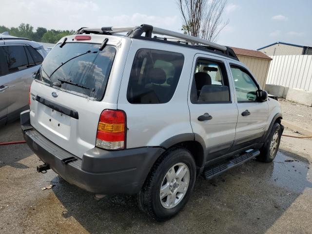 1FMCU031X4KB18715 - 2004 FORD ESCAPE XLT SILVER photo 3