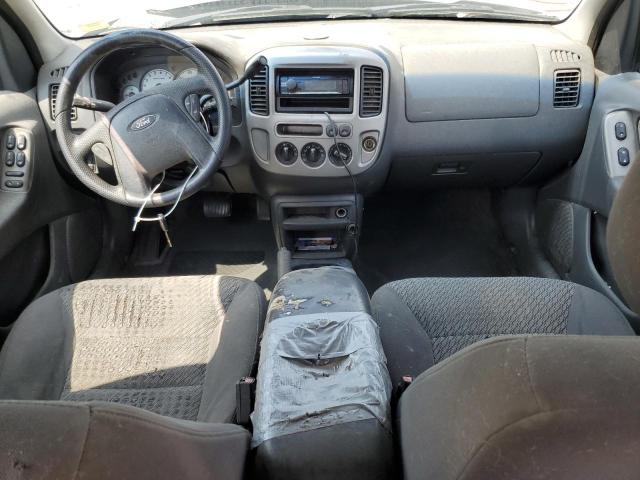 1FMCU031X4KB18715 - 2004 FORD ESCAPE XLT SILVER photo 8