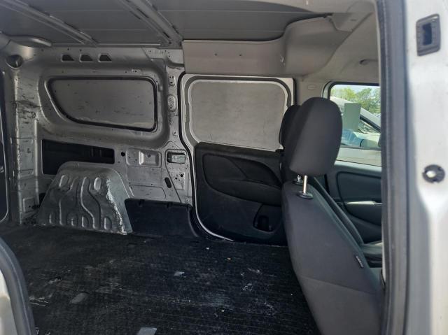 ZFBERFAT8F6A78772 - 2015 RAM PROMASTER 银色 照片 6