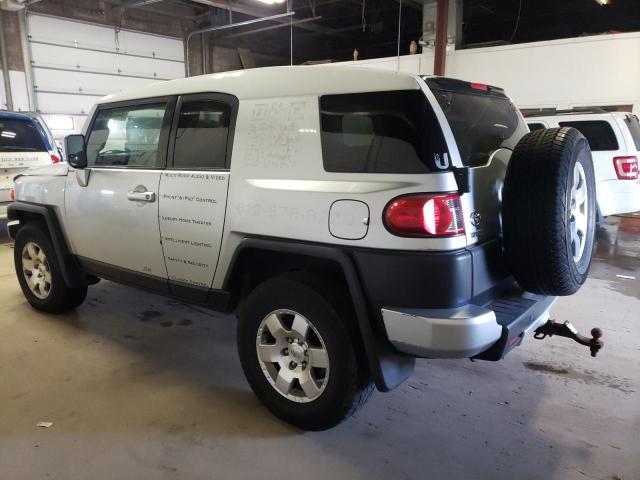 JTEBU11F370077697 - 2007 TOYOTA FJ CRUISER SILVER photo 2