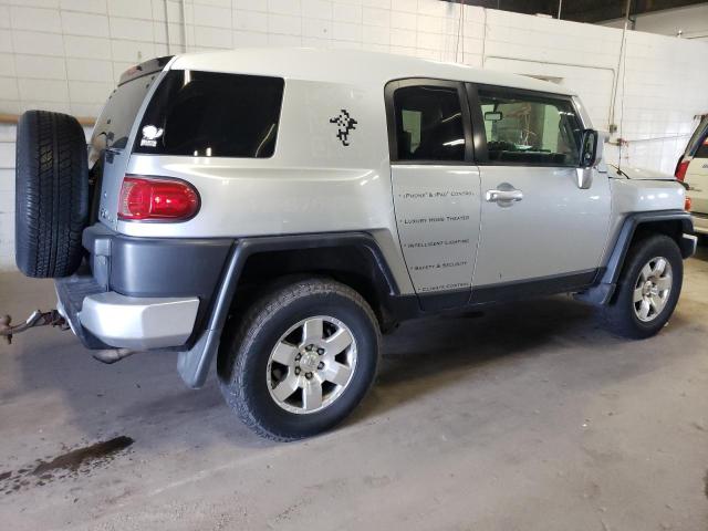 JTEBU11F370077697 - 2007 TOYOTA FJ CRUISER SILVER photo 3