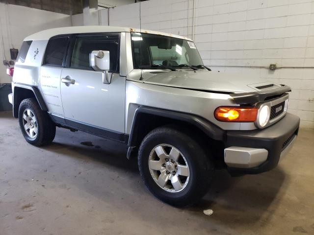 JTEBU11F370077697 - 2007 TOYOTA FJ CRUISER SILVER photo 4