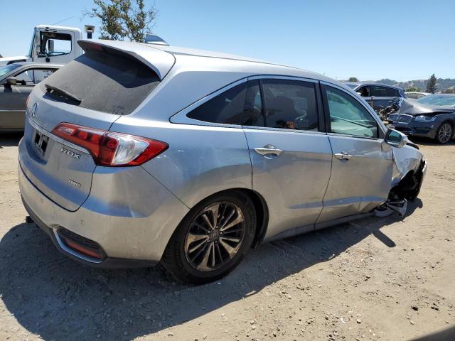 5J8TB4H74JL001735 - 2018 ACURA RDX ADVANCE SILVER photo 3