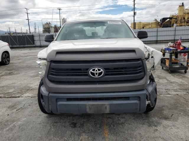 5TFRM5F10HX114205 - 2017 TOYOTA TUNDRA DOUBLE CAB SR/SR5 WHITE photo 5