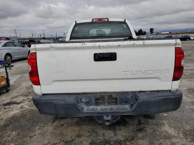 5TFRM5F10HX114205 - 2017 TOYOTA TUNDRA DOUBLE CAB SR/SR5 WHITE photo 6