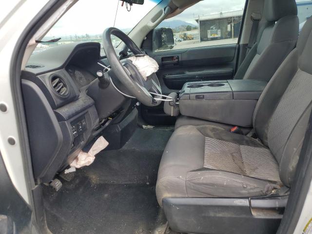 5TFRM5F10HX114205 - 2017 TOYOTA TUNDRA DOUBLE CAB SR/SR5 WHITE photo 7