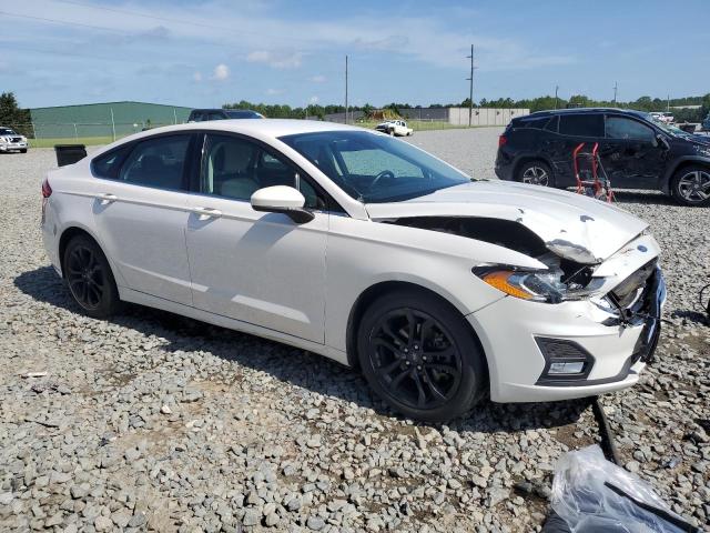 3FA6P0HDXKR170050 - 2019 FORD FUSION SE თეთრი ფოტო 4