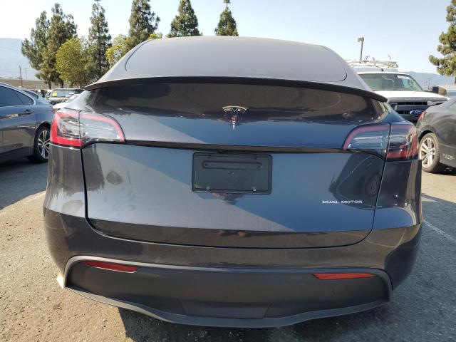 7SAYGAEE5RF098615 - 2024 TESLA MODEL Y رمادي صورة 6