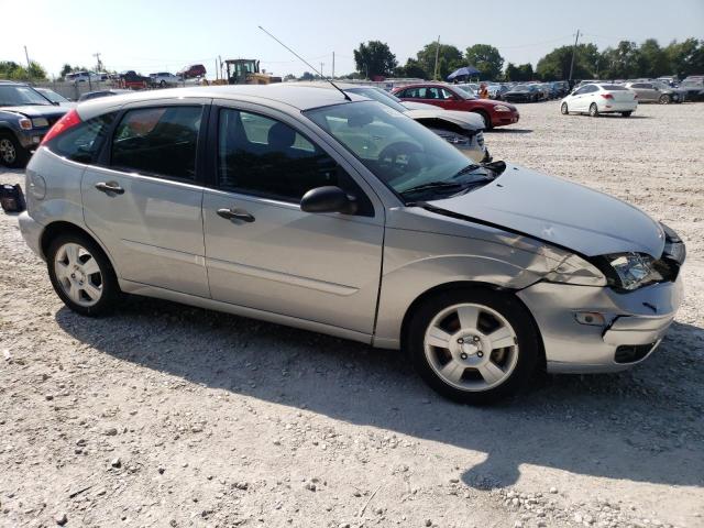 3FAFP37N35R141876 - 2005 FORD FOCUS ZX5 SILVER photo 4