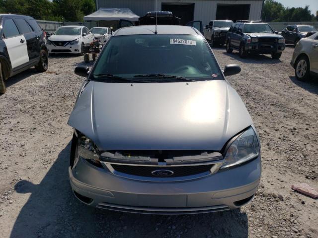 3FAFP37N35R141876 - 2005 FORD FOCUS ZX5 SILVER photo 5