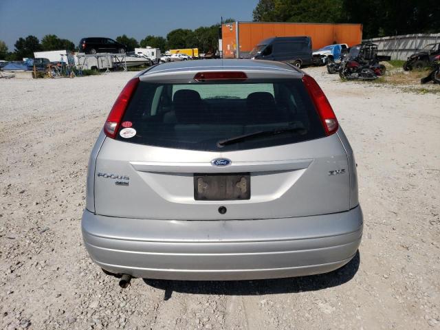 3FAFP37N35R141876 - 2005 FORD FOCUS ZX5 SILVER photo 6