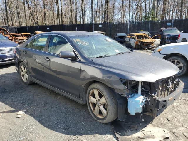 4T1BK3EKXBU124010 - 2011 TOYOTA CAMRY SE GRAY photo 4