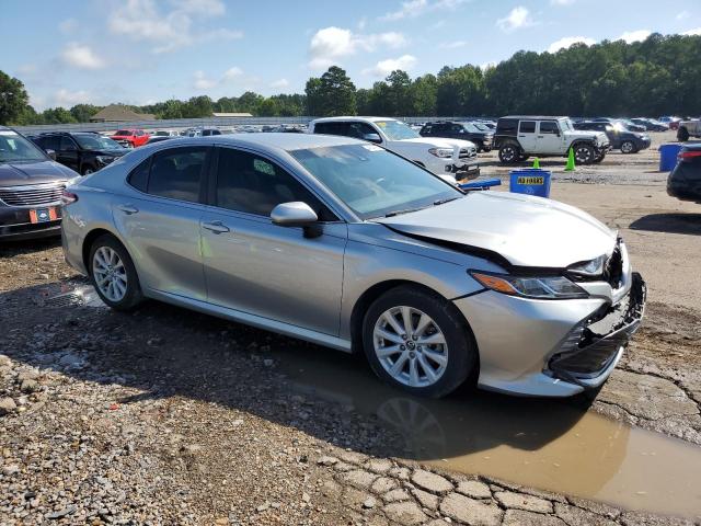 4T1B11HK3JU144729 - 2018 TOYOTA CAMRY L SILVER photo 4