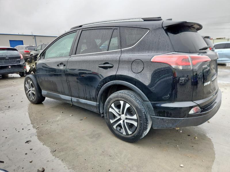 2T3ZFREV1JW452079 - 2018 TOYOTA RAV4 LE Черный фото 2