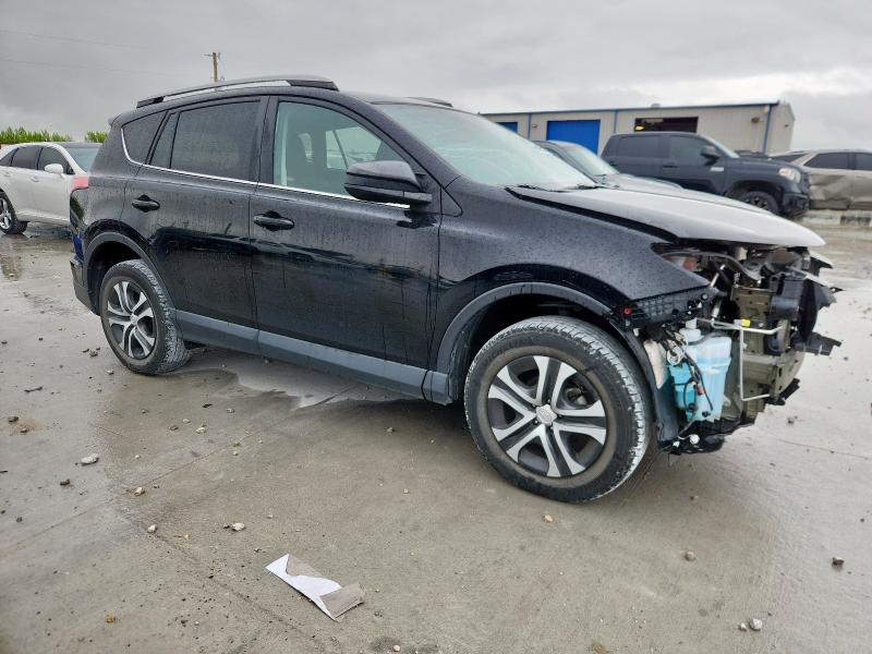 2T3ZFREV1JW452079 - 2018 TOYOTA RAV4 LE Черный фото 4